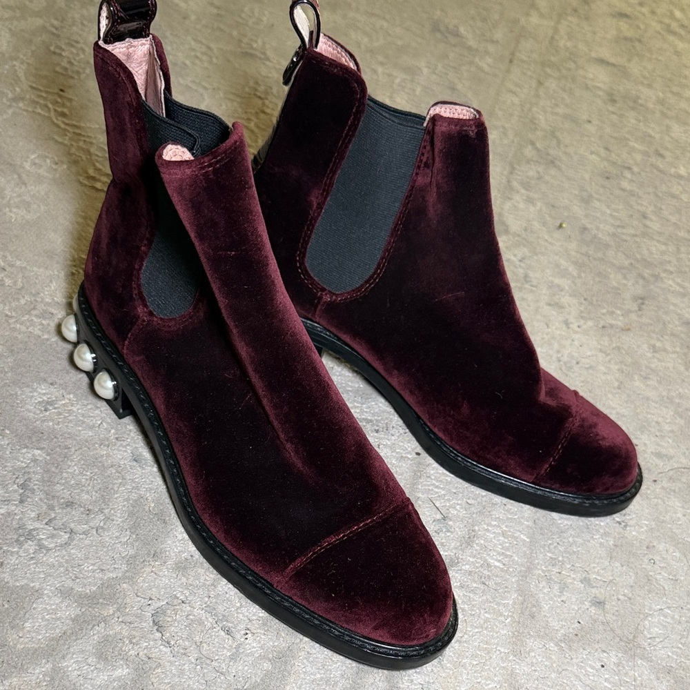 Louise et Cie maroon suede ankle boots with beaded embellishments  size 7.5